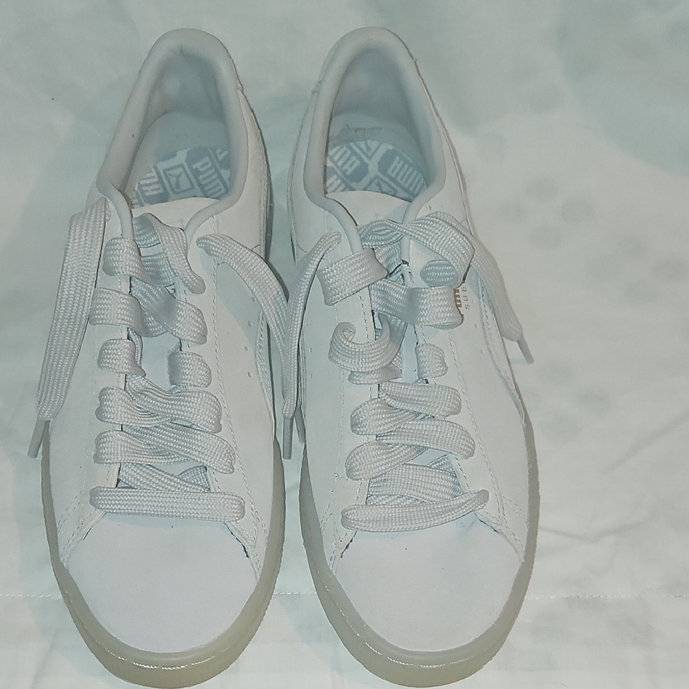 Puma White Sneakers Minimalist Design Everyday Wear